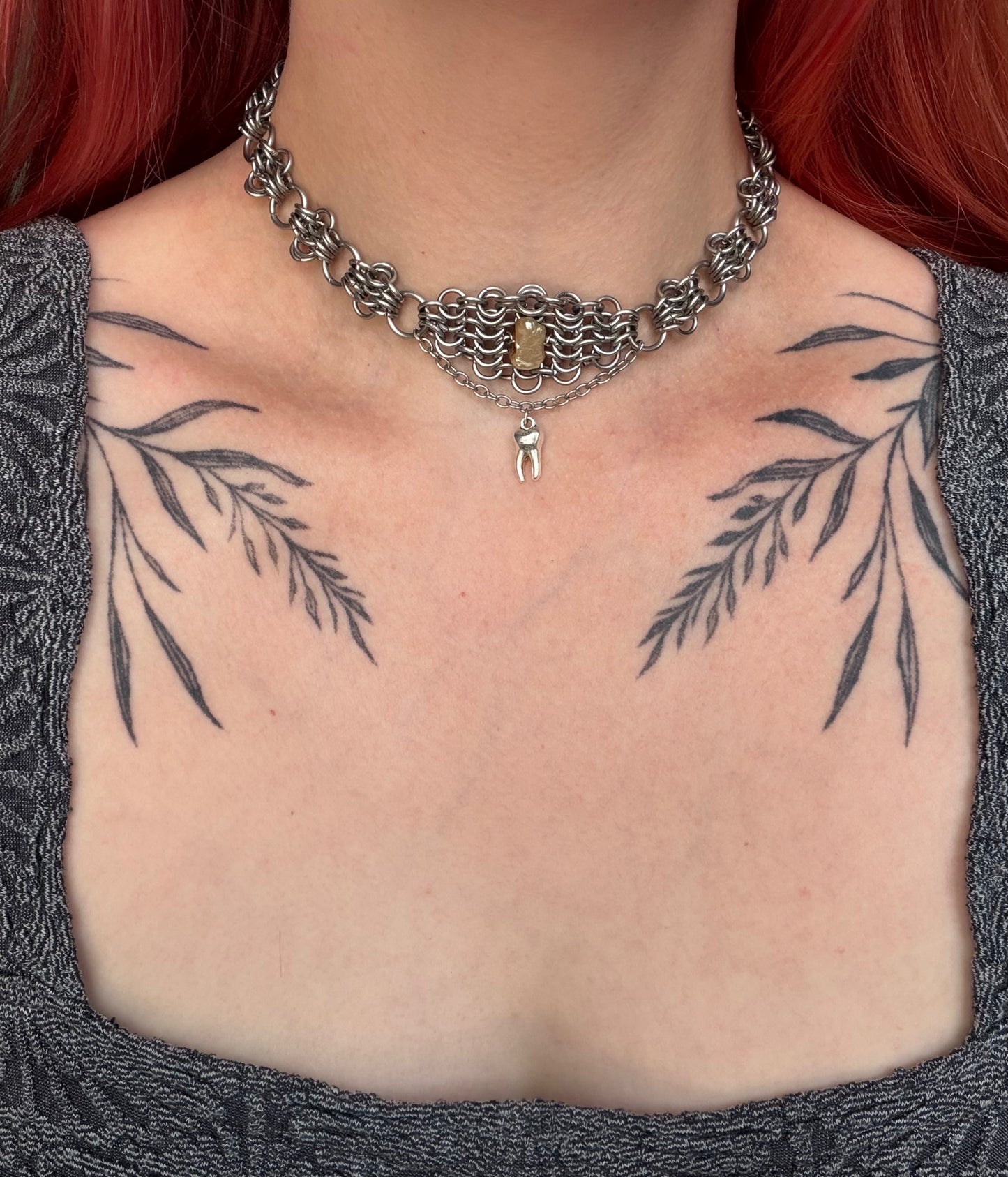 toothy choker